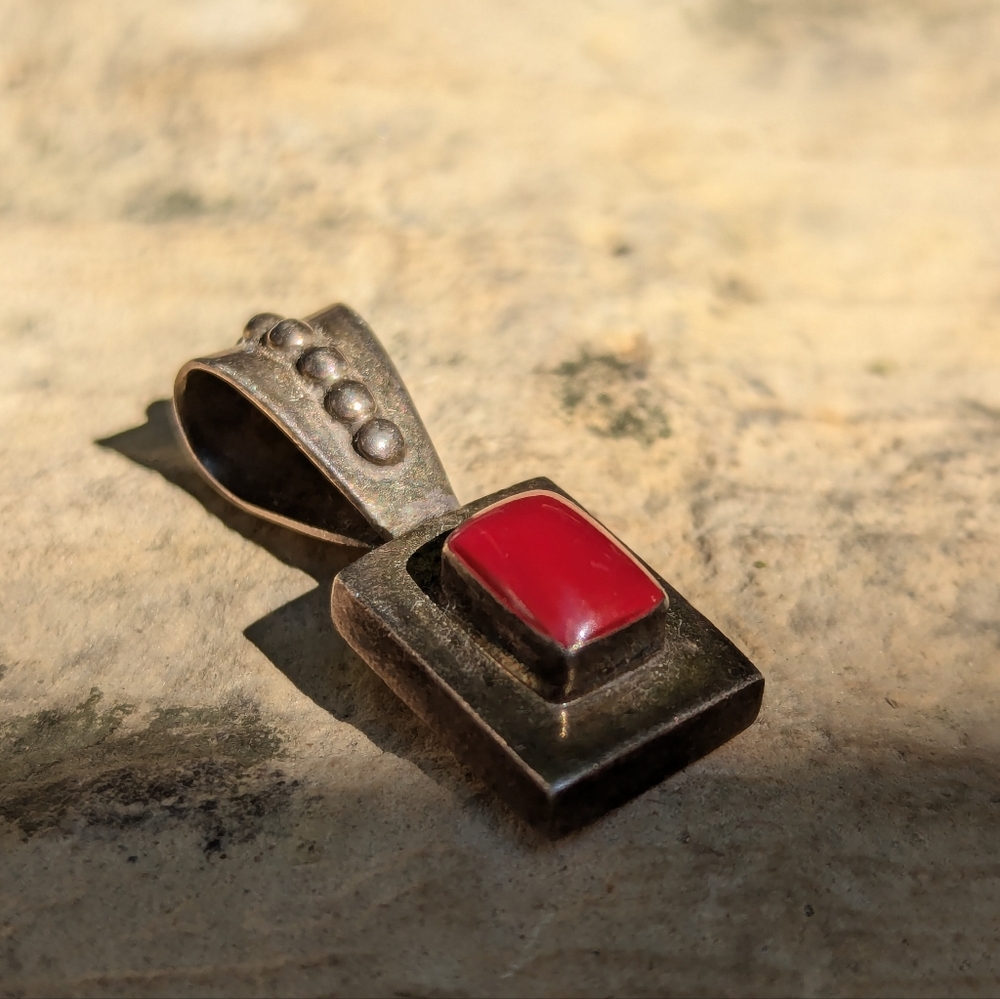 Vintage 925 sterling silver pendant